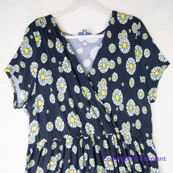Modcloth daisy faux wrap short sleeve‎ dress with side slit size 4X - Picture 3 of 13